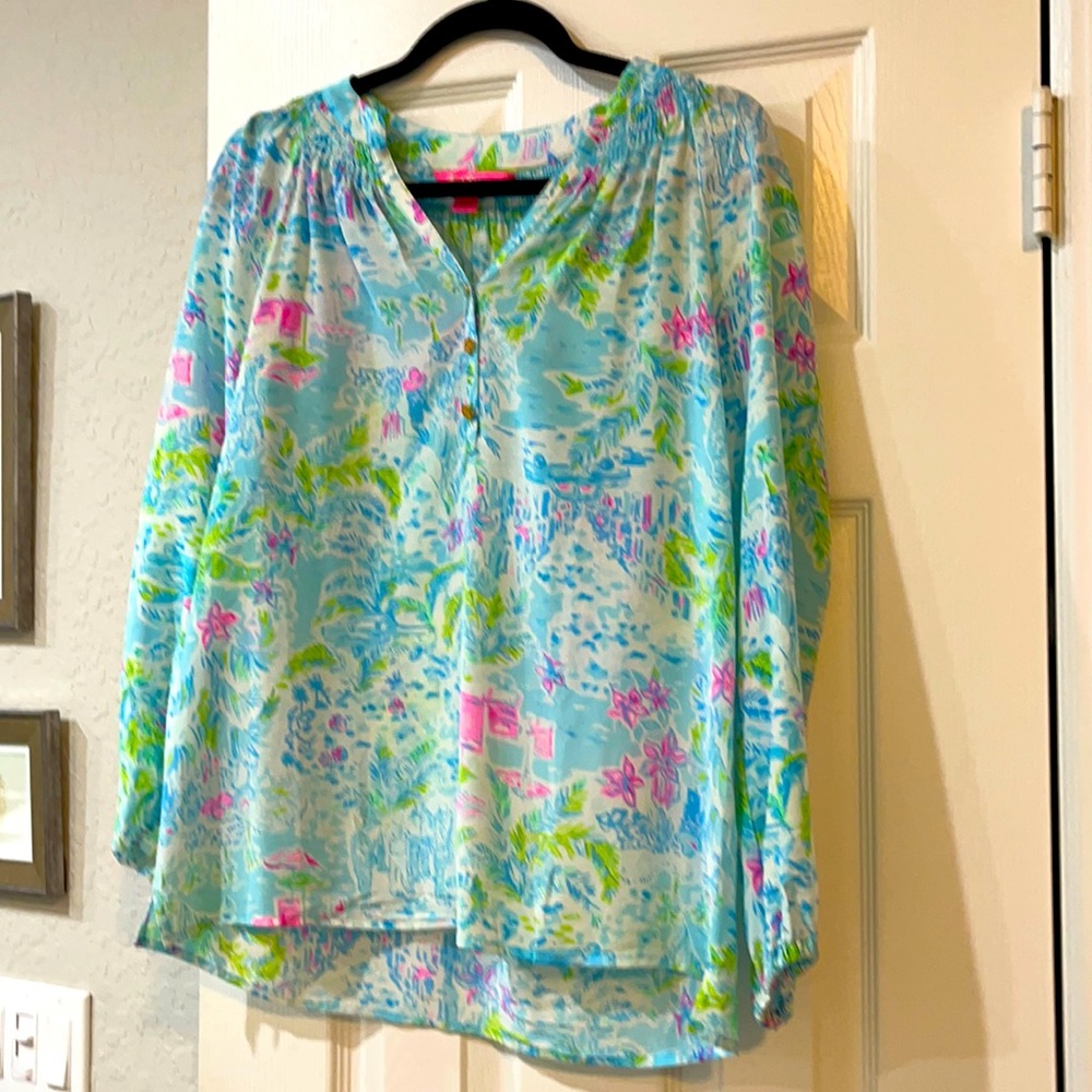 Lily Pulitzer silk blouse w/ gold buttons, size XS